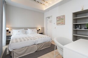 La Caleta Qe Hotels