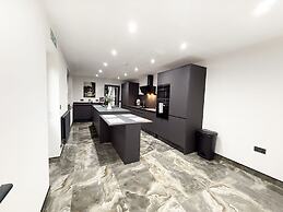 Santi House