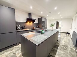 Santi House