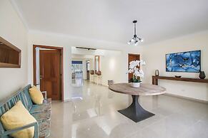 Golf Villa in Bavaro - Pool, Jacuzzi, Staff