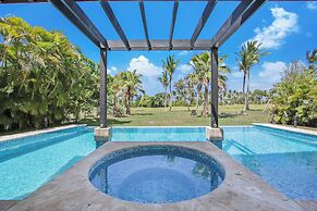 Golf Villa in Bavaro - Pool, Jacuzzi, Staff