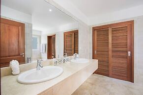 Golf Villa in Bavaro - Pool, Jacuzzi, Staff