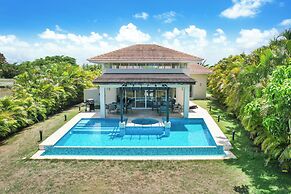 Golf Villa in Bavaro - Pool, Jacuzzi, Staff