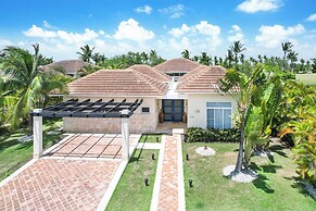 Golf Villa in Bavaro - Pool, Jacuzzi, Staff