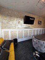 Central Sheffield 3-bed Apt, Sleeps 6 With Parking