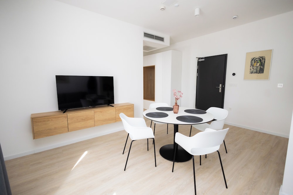 Kula & the Top Apartments