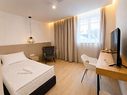Kula & the Top Apartments