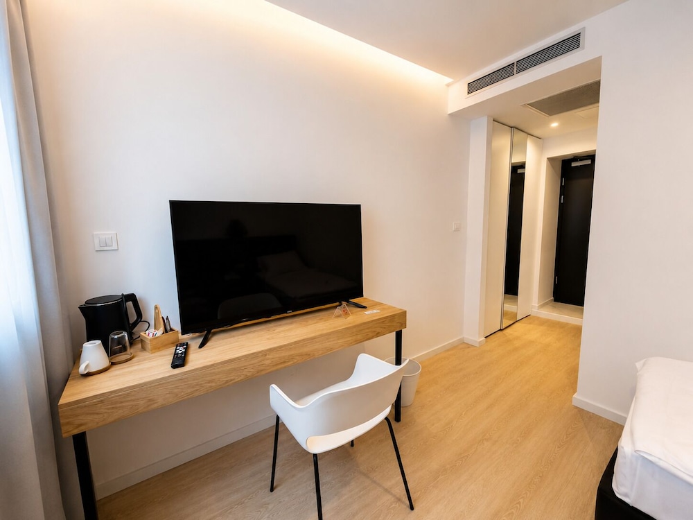 Kula & the Top Apartments