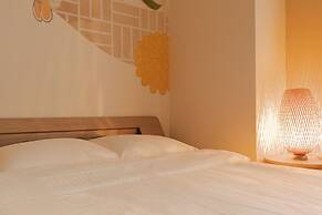 V Boutique House