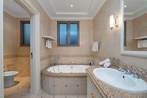 Maison Privee - Exclusive Villa w/ Private Pool, Garden and Beach
