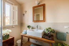 Casa Dante in Lucca With 3 Bedrooms and 2 Bathrooms