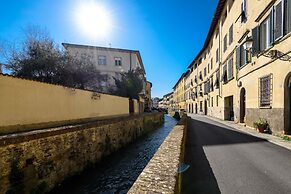 Casa Dante in Lucca With 3 Bedrooms and 2 Bathrooms