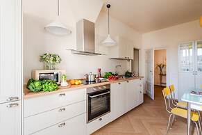Casa Dante in Lucca With 3 Bedrooms and 2 Bathrooms