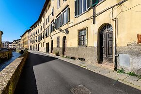 Casa Dante in Lucca With 3 Bedrooms and 2 Bathrooms