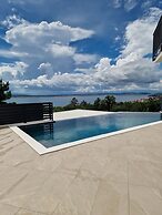 Villa V