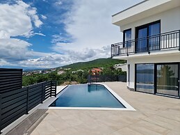 Villa V