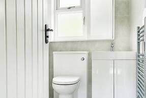 Woodcrest Retreat Sleeps 4 With Garden