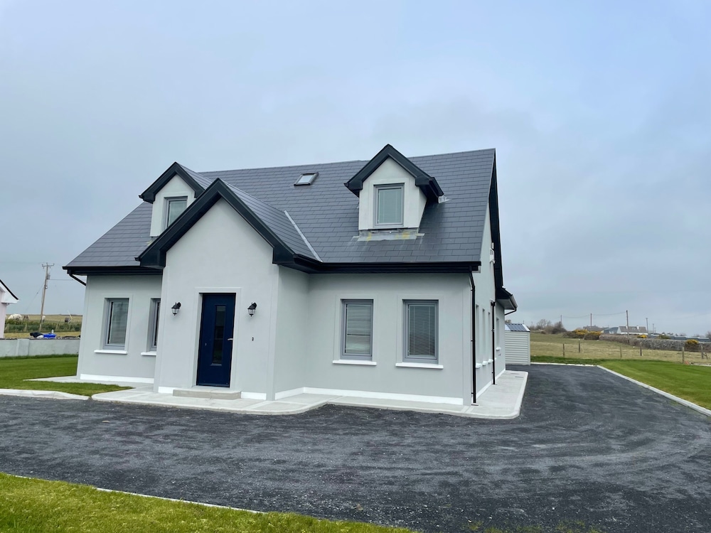 Spacious 5Br Home - Country View - Close to Galway