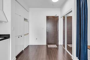 Prestige Suites - CN Tower