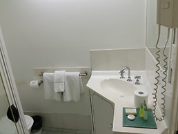 Bayswater Motel