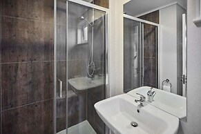 Host Stay Hazelwood Deluxe Lodge