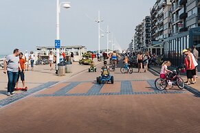 Apartment on Zeedijk With Stunning Sea Views