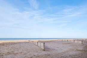 Apartment on Zeedijk With Stunning Sea Views