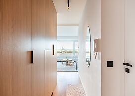 Apartment on Zeedijk With Stunning Sea Views