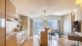 Elegant 1BR Apartment Near Dubai Frame