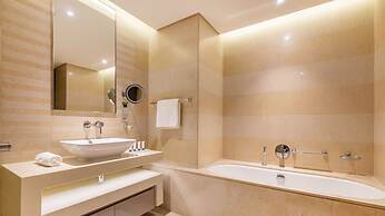 Elegant 1BR Apartment Near Dubai Frame