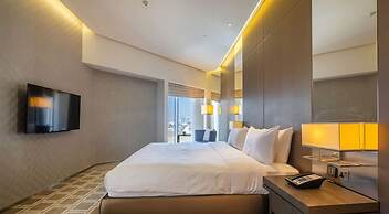 Elegant 1BR Apartment Near Dubai Frame