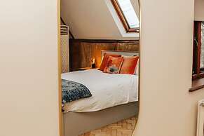 Aston Pottery - From 250 Per Night