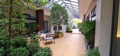35 Bow Hotel