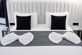 D Twins plus Hotel