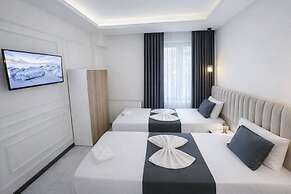 D Twins plus Hotel