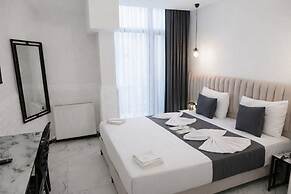 D Twins plus Hotel