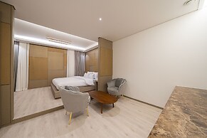 Guwol Hotel Rondo