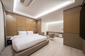 Guwol Hotel Rondo