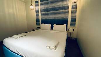 Palm Breeze Hotel - Colaba