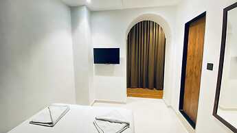 Palm Breeze Hotel - Colaba