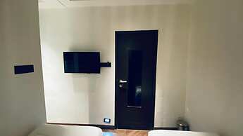 Palm Breeze Hotel - Colaba