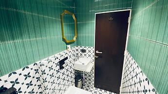 Palm Breeze Hotel - Colaba