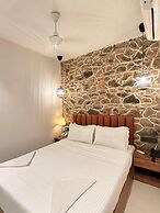 Palm Breeze Hotel - Colaba