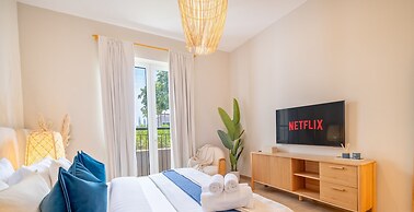 LUX The La Mer Luxury Burj View Suite 3