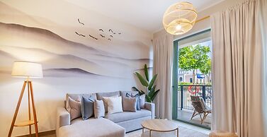 LUX The La Mer Luxury Burj View Suite 3