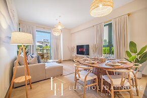 LUX The La Mer Luxury Burj View Suite 3
