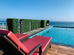 The Bay Suite