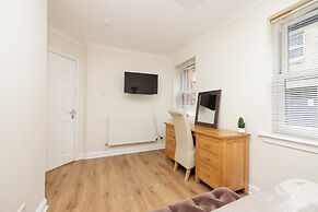 JOIVY Modern flats near Edinburgh Castle
