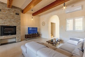 Solaris Gozitan Villa with Pool