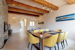 Solaris Gozitan Villa with Pool